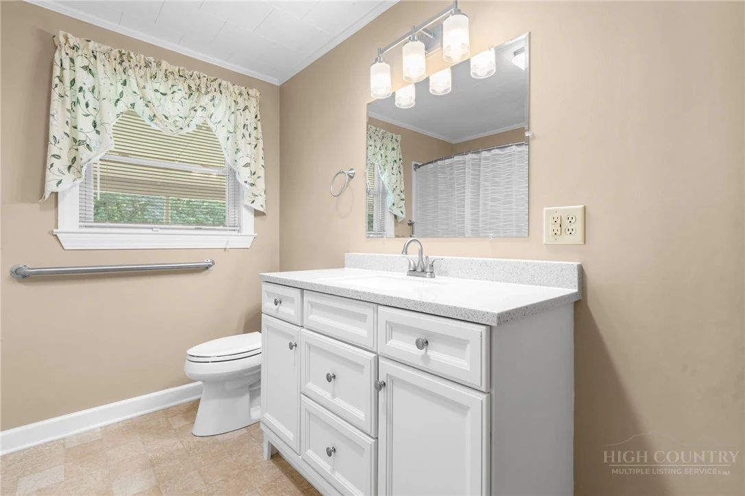 Image number 16 for the current listing