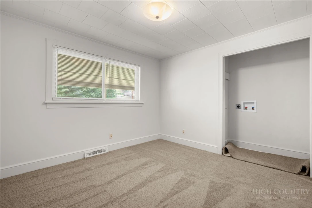 Image number 18 for the current listing