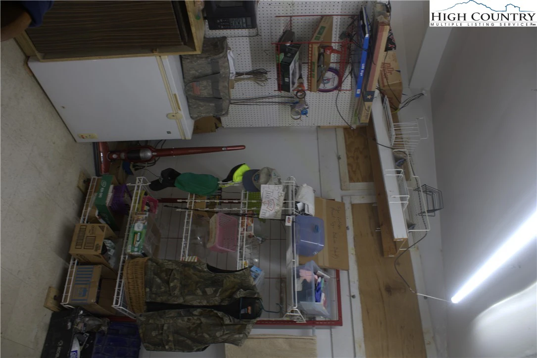 Image number 9 for the current listing