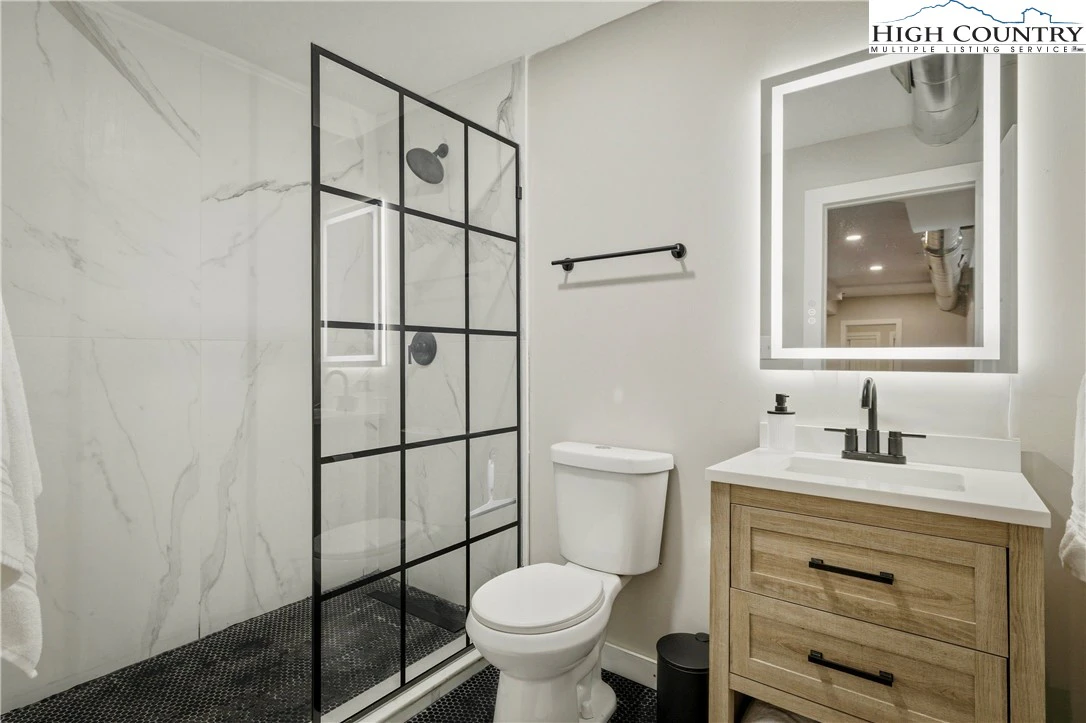 Image number 3 for the current listing