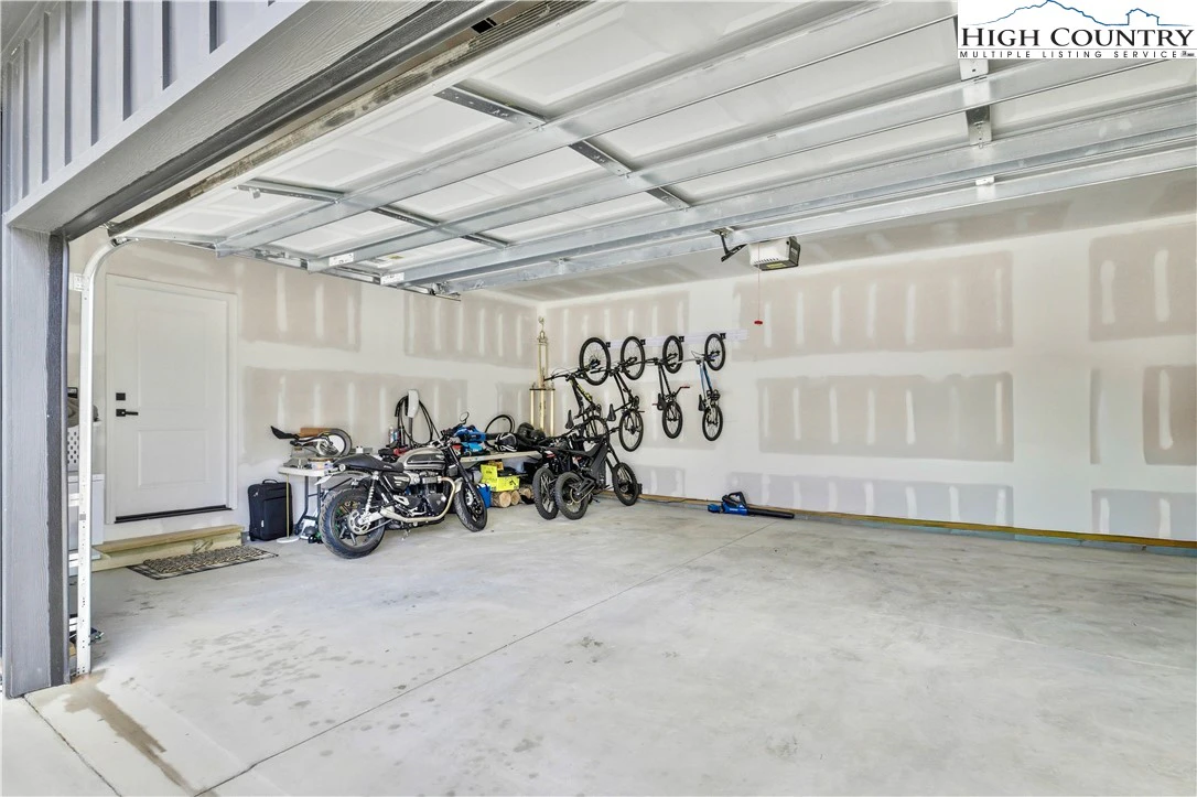 Image number 4 for the current listing