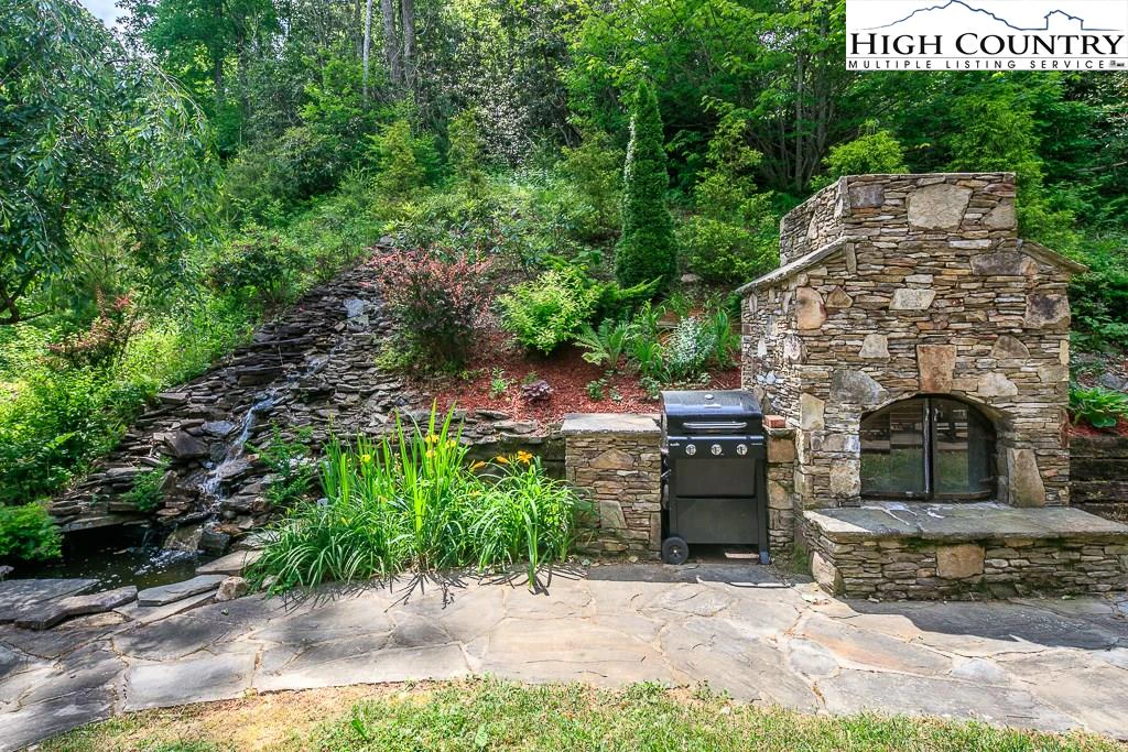 Image number 17 for the current listing