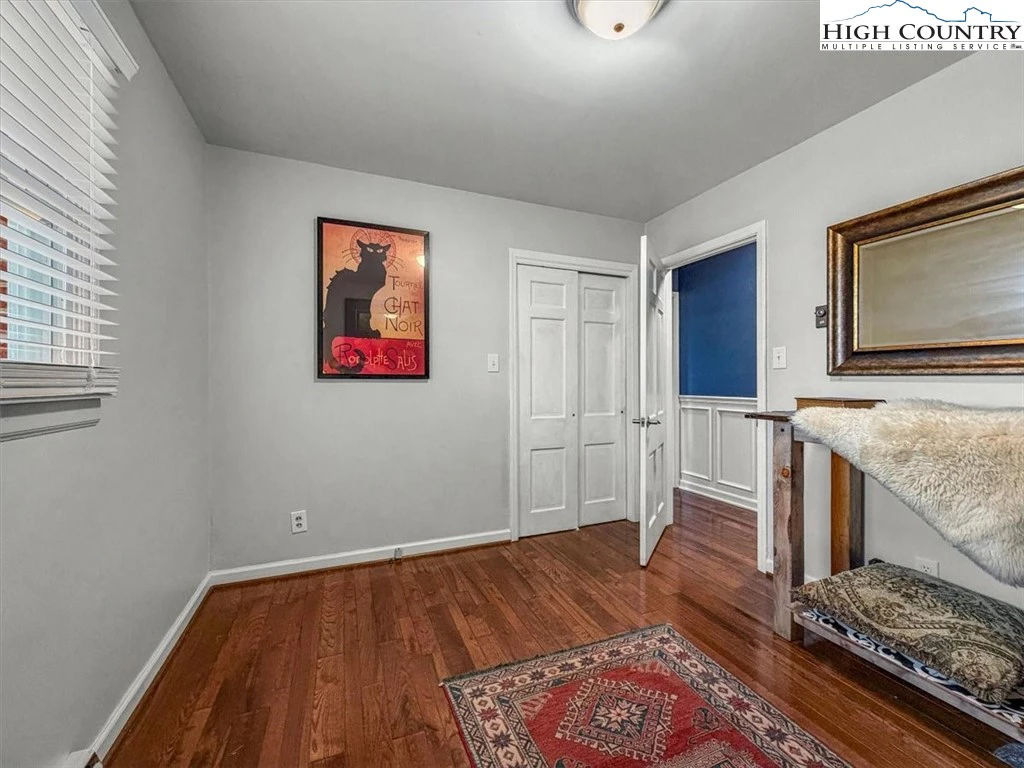 Image number 12 for the current listing