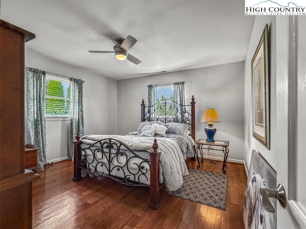 Image number 8 for the current listing