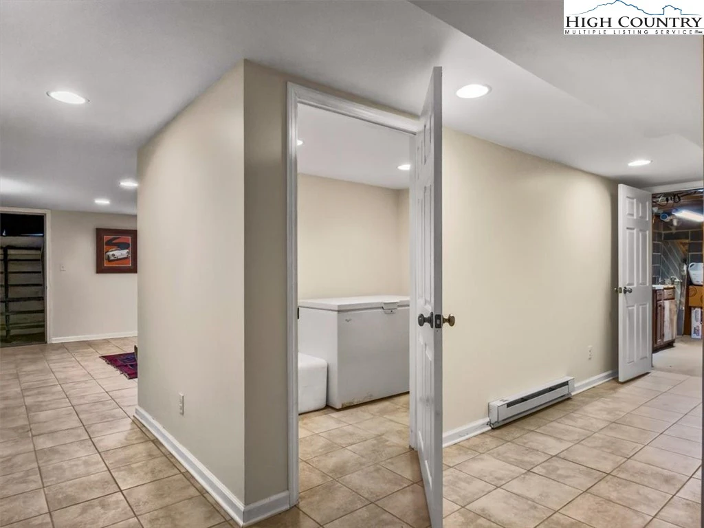 Image number 2 for the current listing