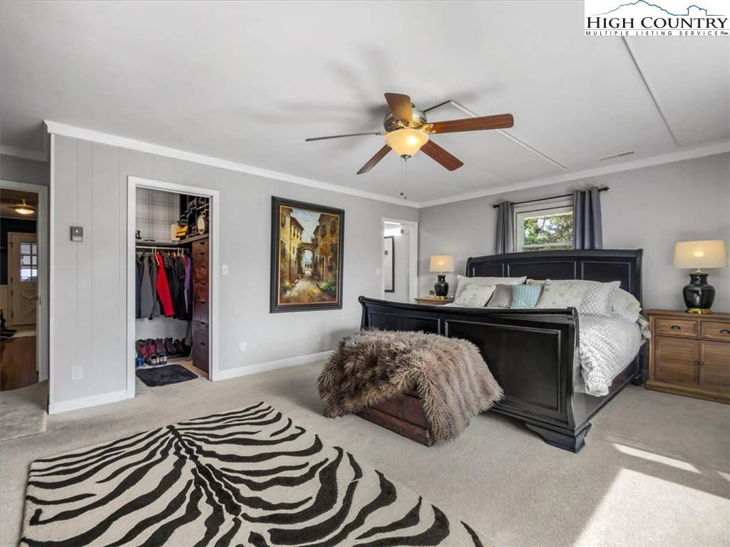 Image number 5 for the current listing