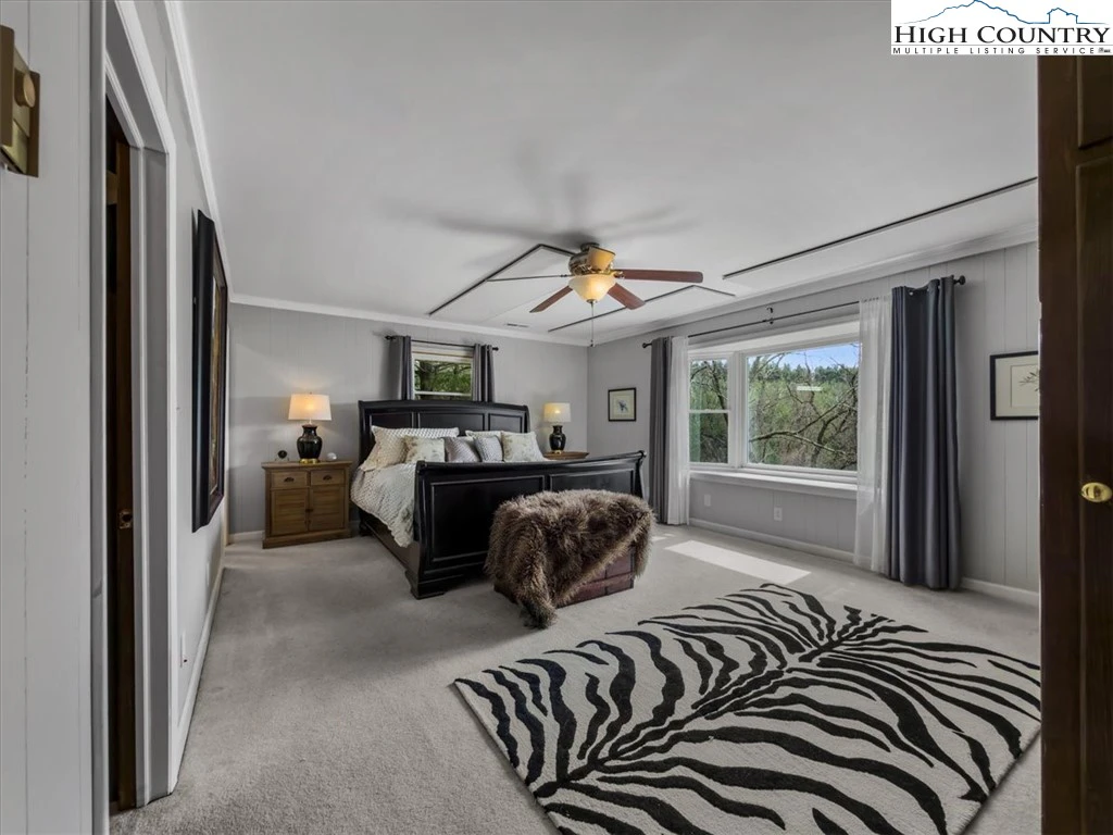 Image number 3 for the current listing