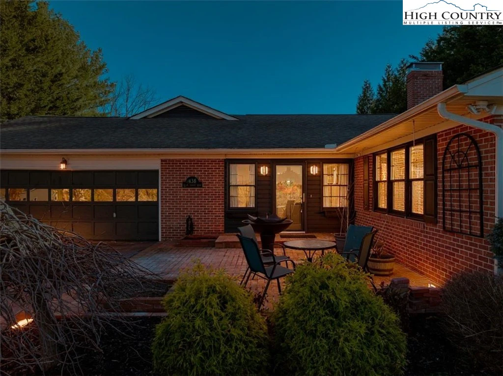 Image number 1 for the current listing