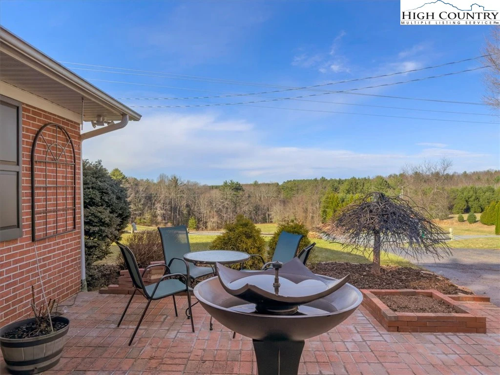 Image number 19 for the current listing