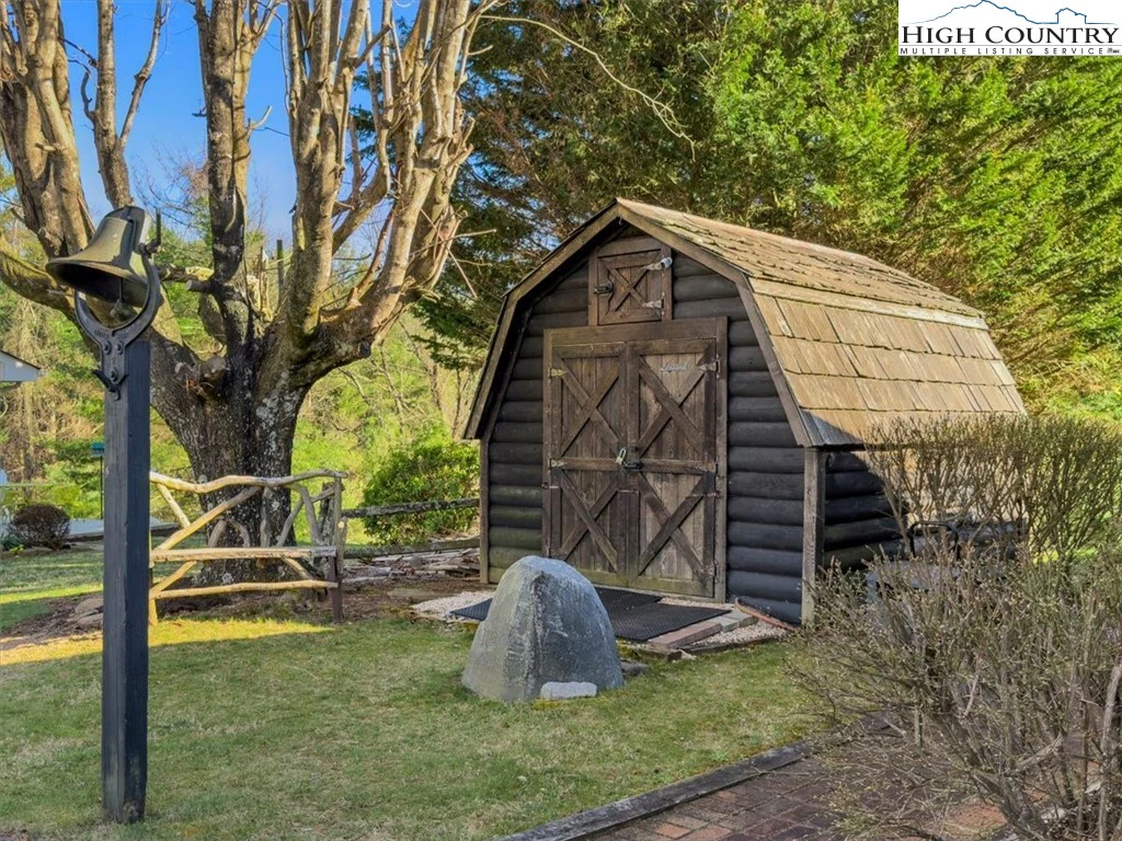 Image number 20 for the current listing
