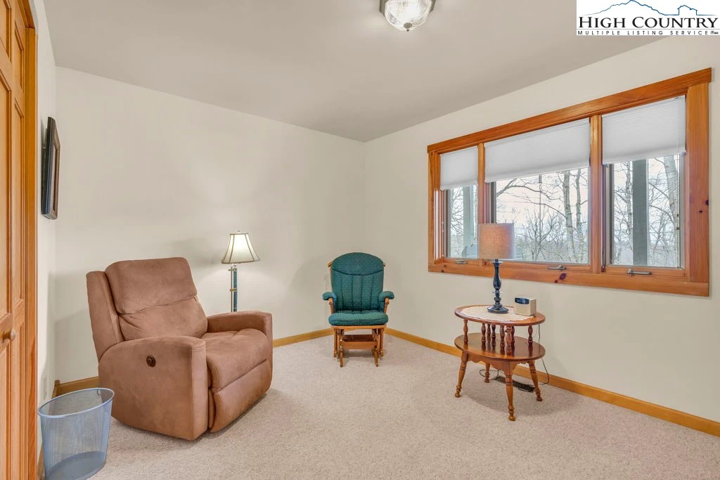 Image number 10 for the current listing
