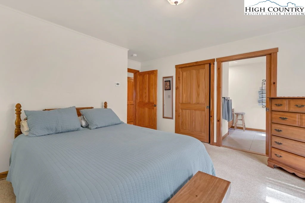 Image number 5 for the current listing