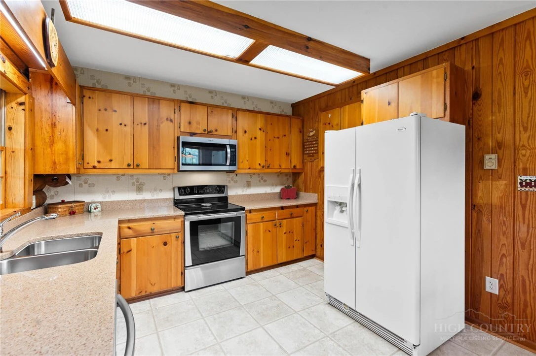 Image number 9 for the current listing