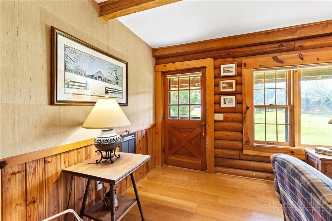 Image number 14 for the current listing