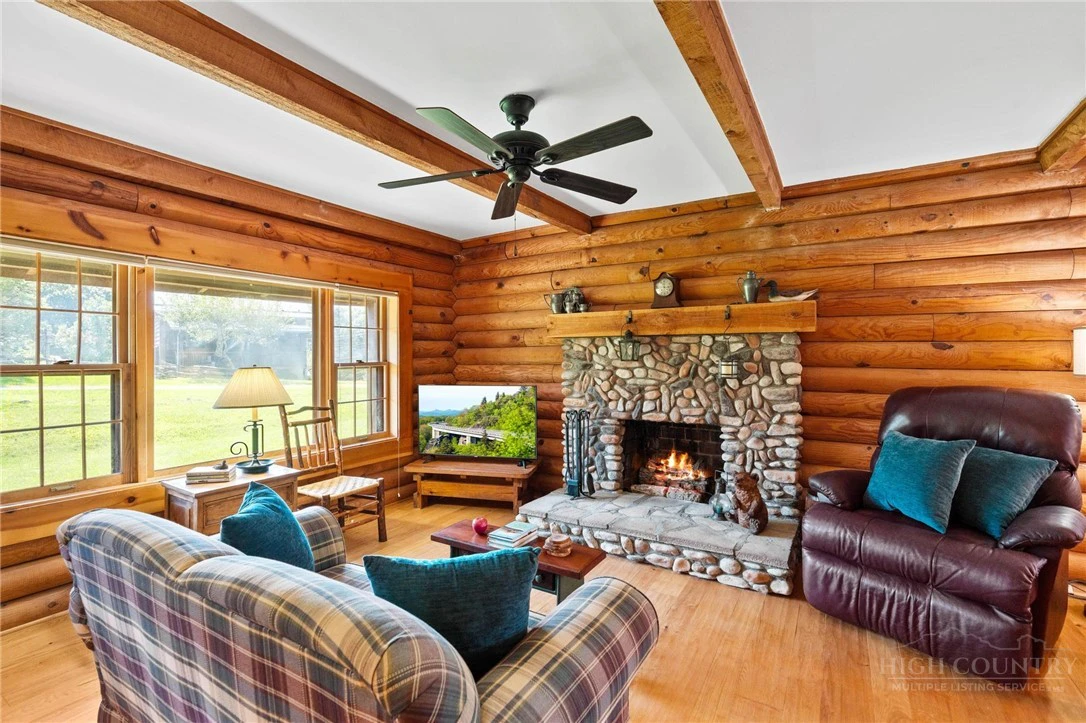 Image number 7 for the current listing