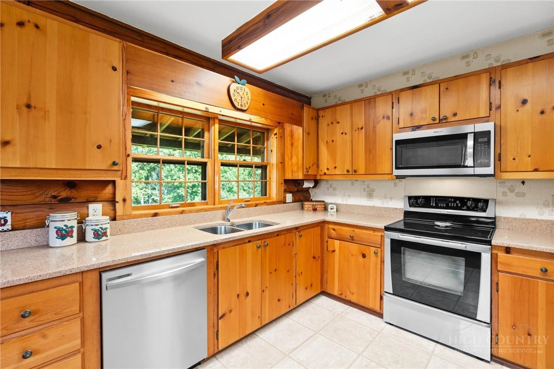 Image number 8 for the current listing