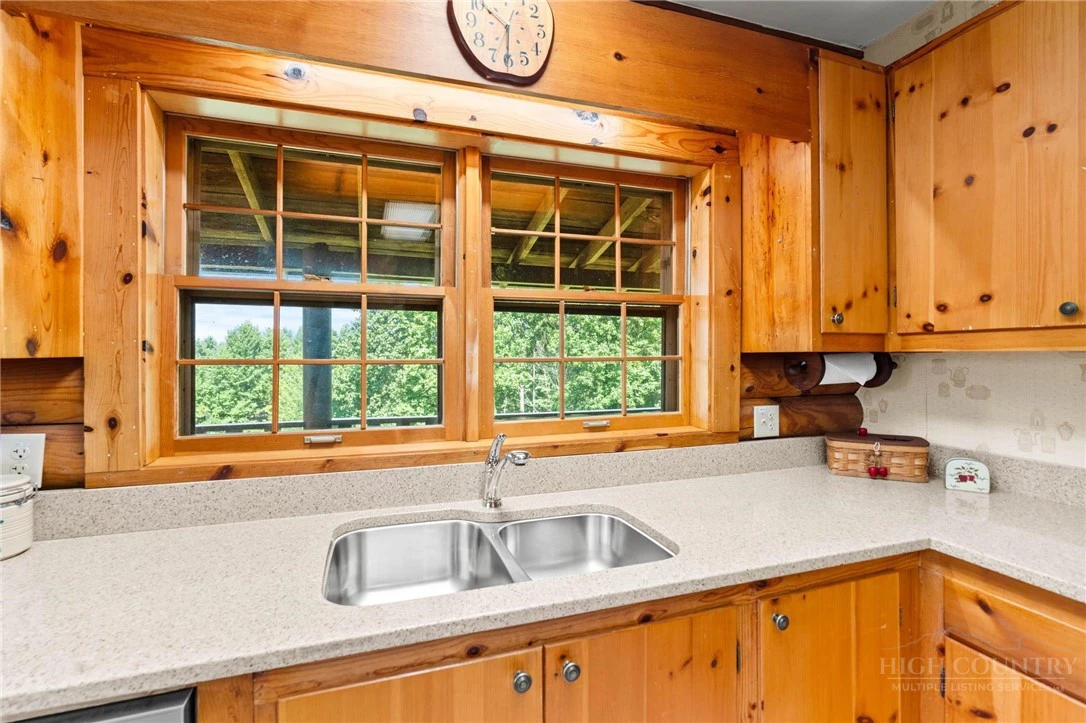 Image number 10 for the current listing