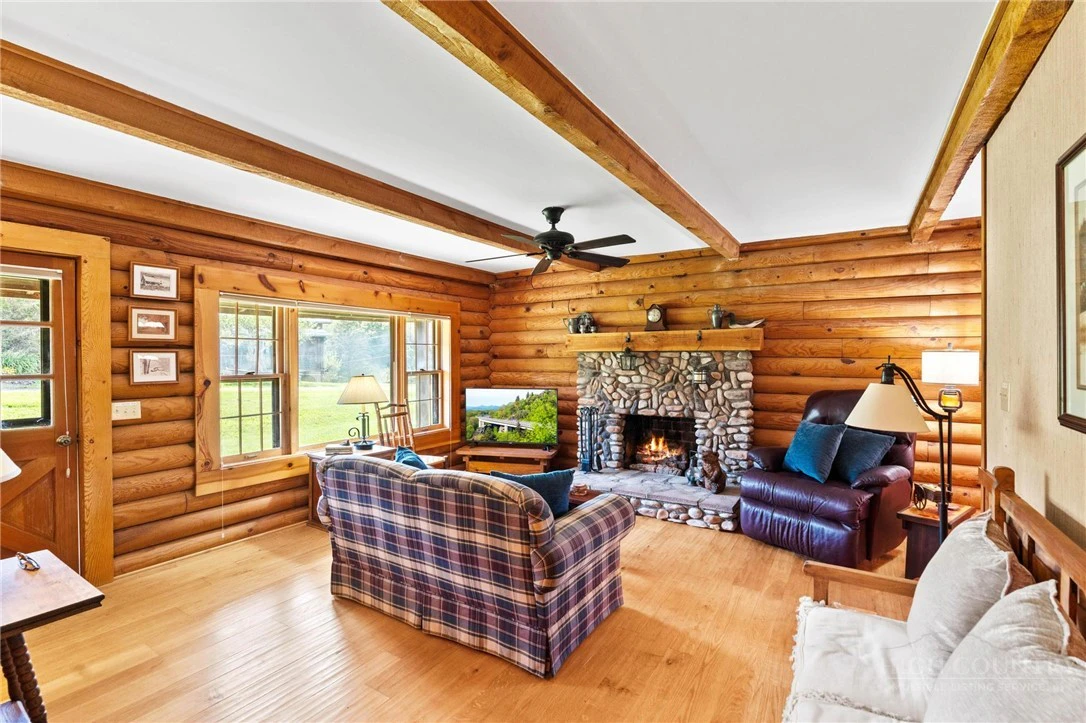 Image number 4 for the current listing