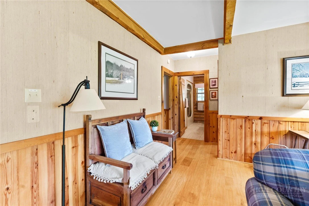 Image number 15 for the current listing