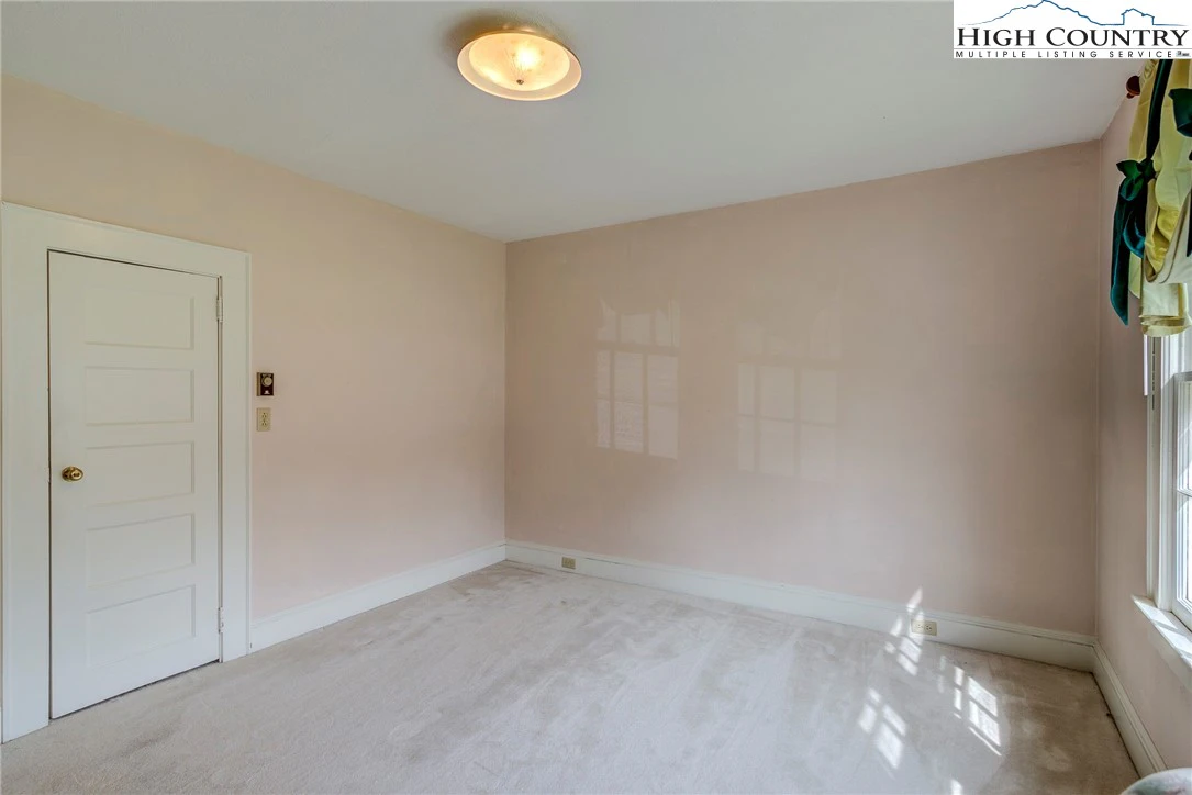 Image number 3 for the current listing