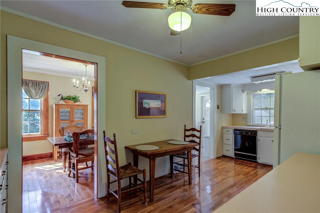 Image number 4 for the current listing