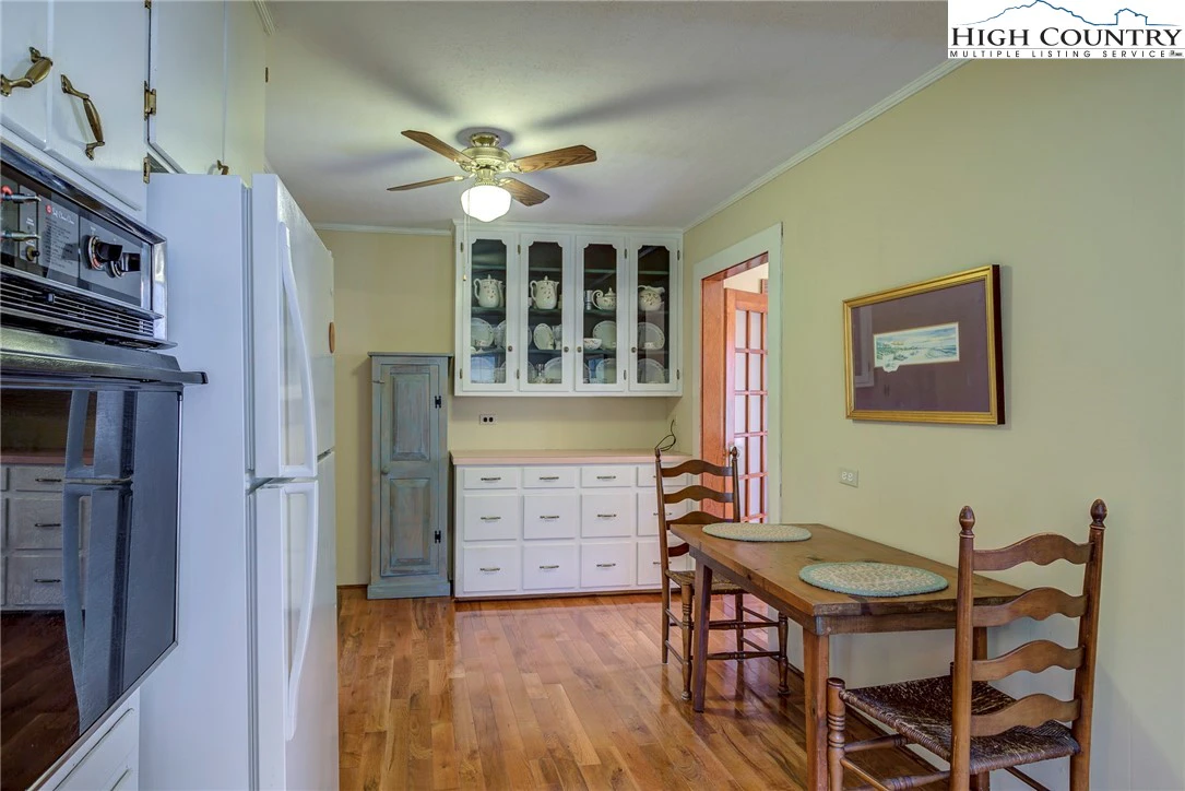 Image number 5 for the current listing
