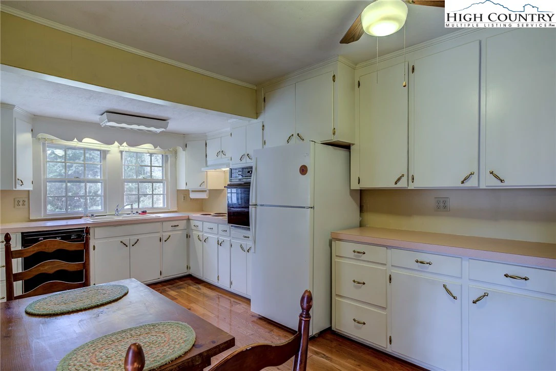 Image number 7 for the current listing