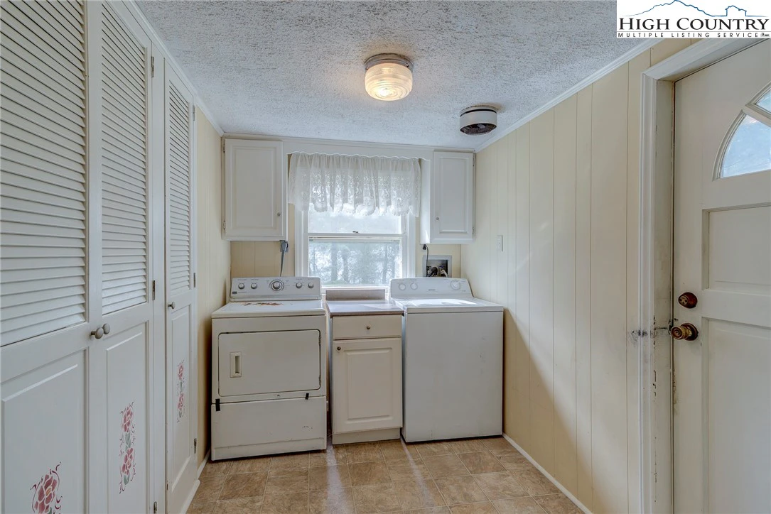 Image number 9 for the current listing