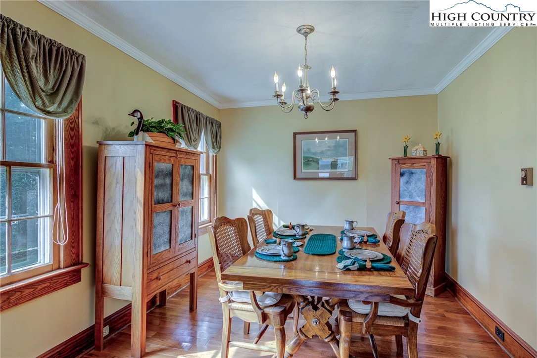Image number 13 for the current listing