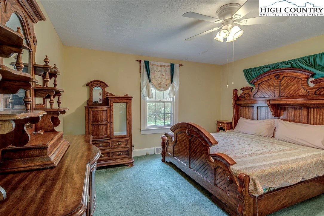 Image number 21 for the current listing