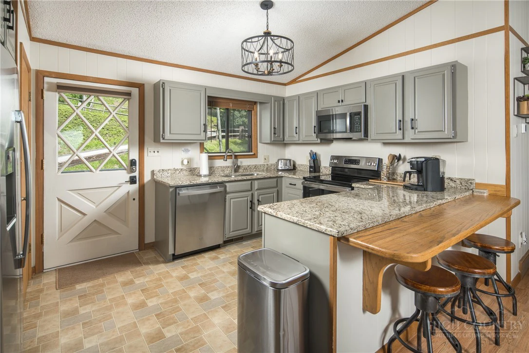 Image number 2 for the current listing