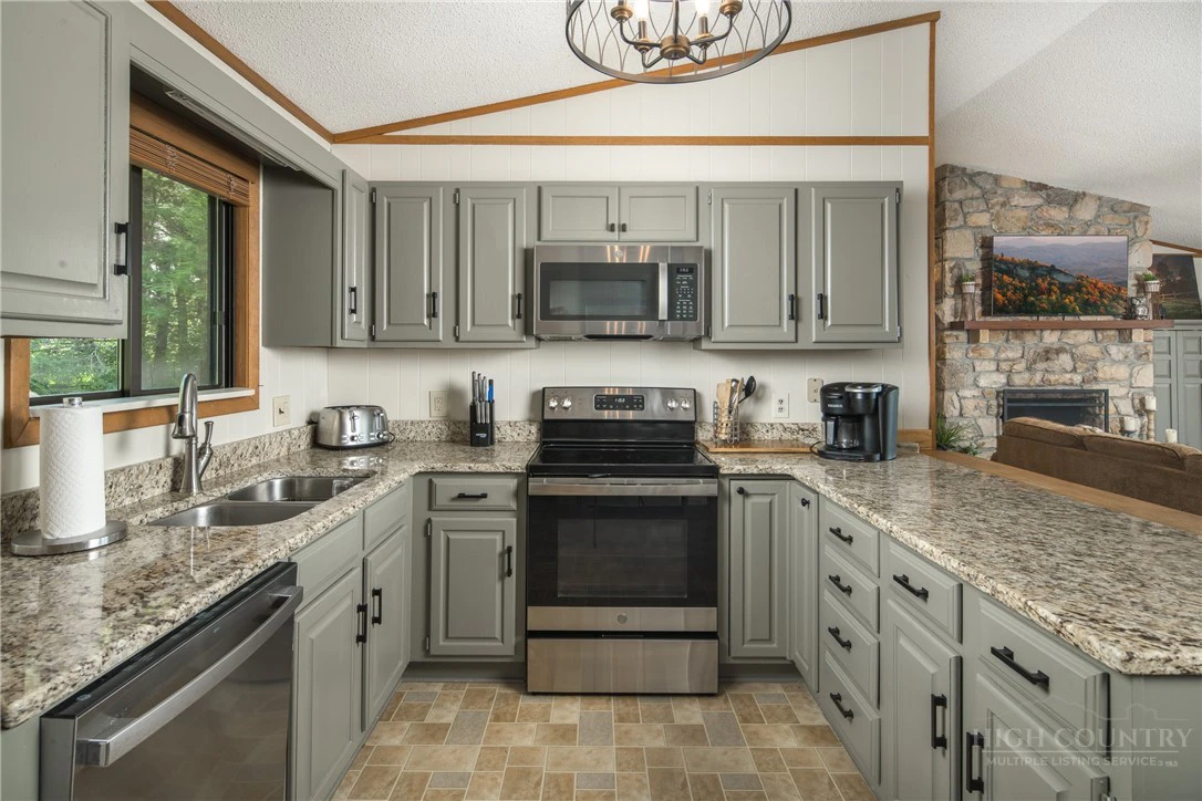 Image number 3 for the current listing