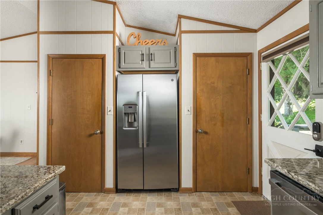 Image number 4 for the current listing
