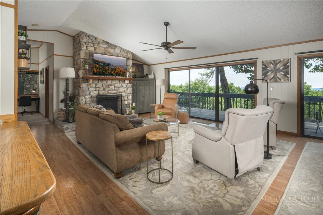Image number 9 for the current listing