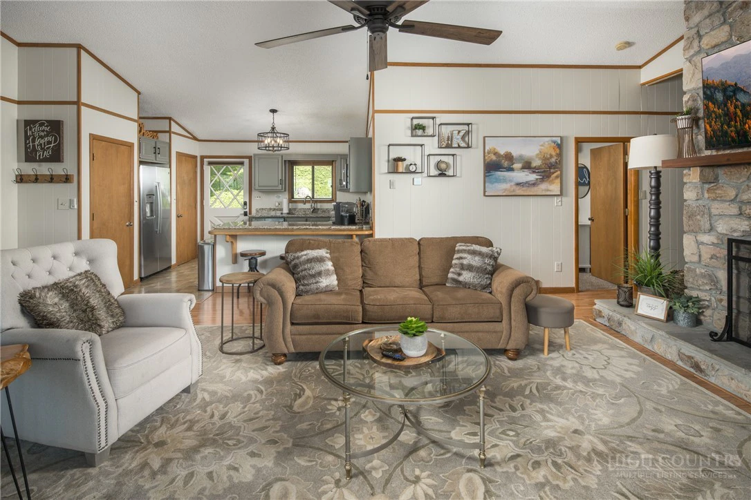 Image number 11 for the current listing