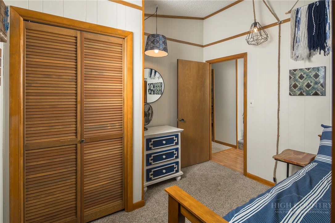 Image number 18 for the current listing
