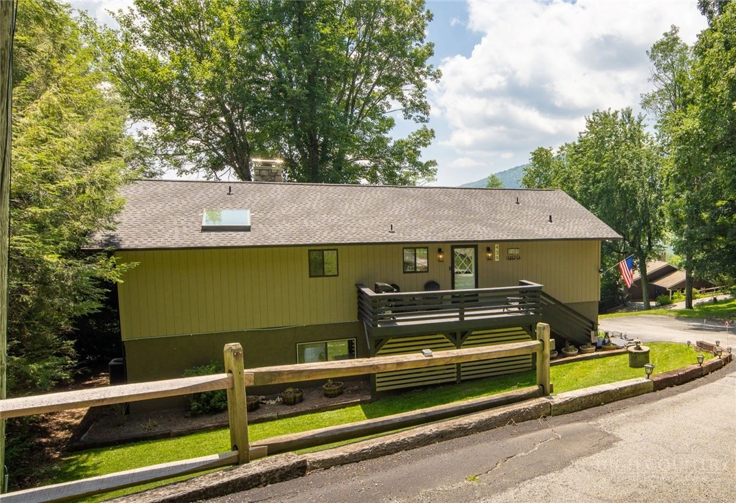 Image number 1 for the current listing