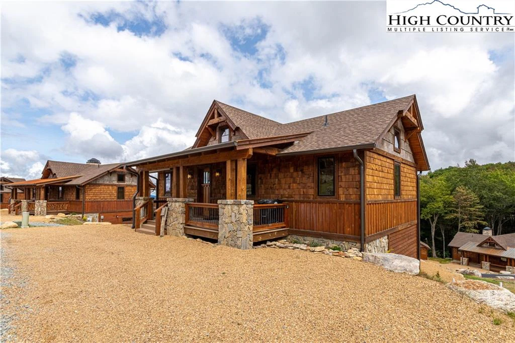 Image number 1 for the current listing