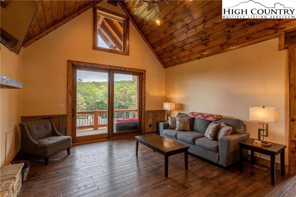 Image number 3 for the current listing