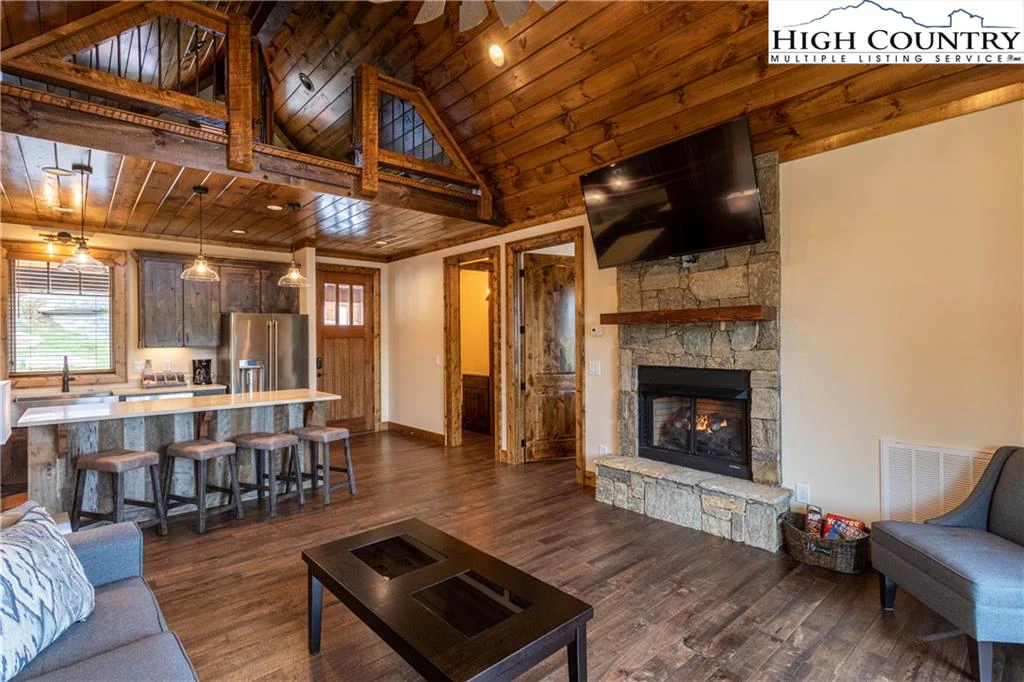 Image number 6 for the current listing