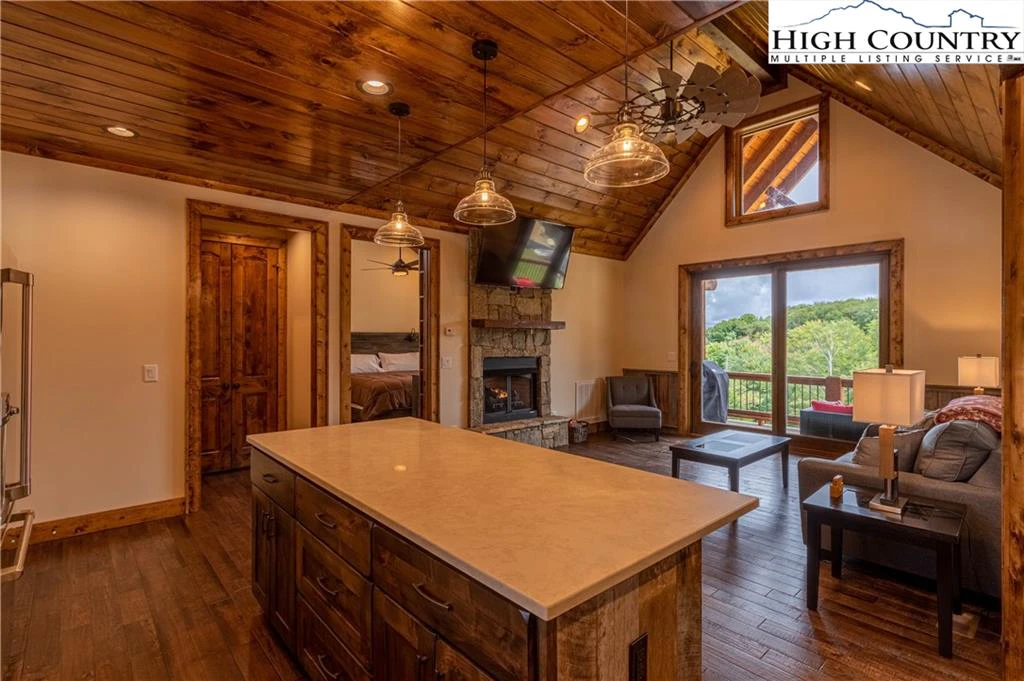 Image number 8 for the current listing