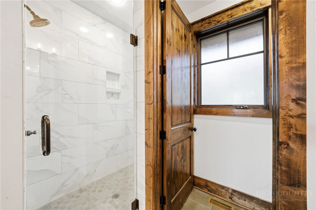 Image number 3 for the current listing