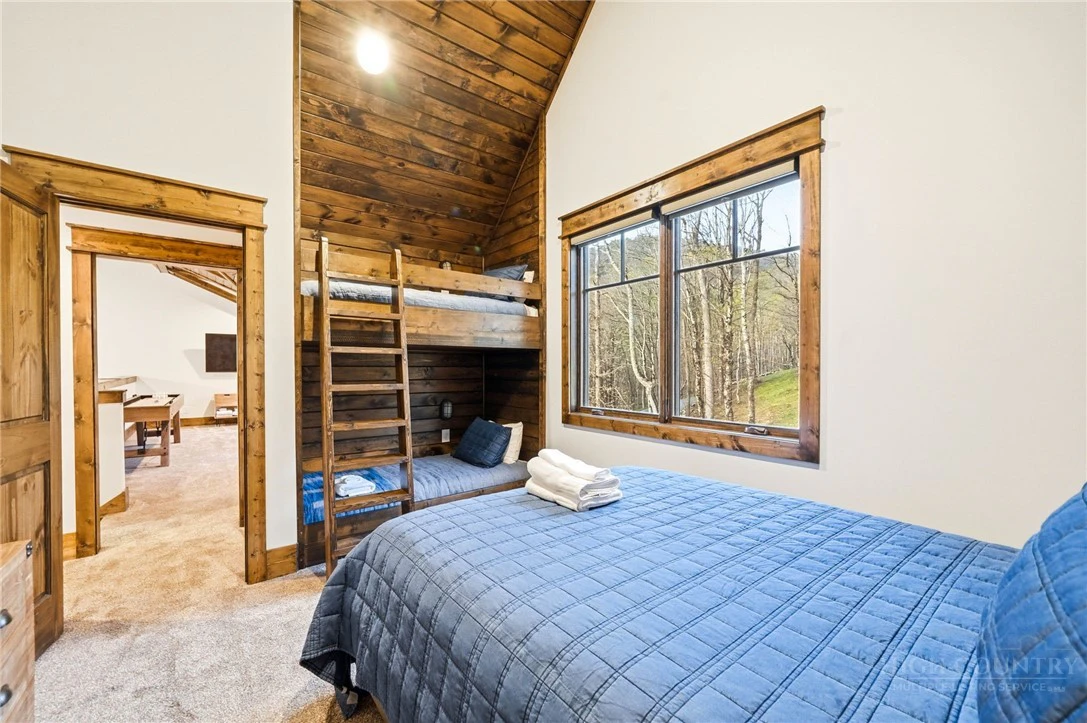 Image number 9 for the current listing
