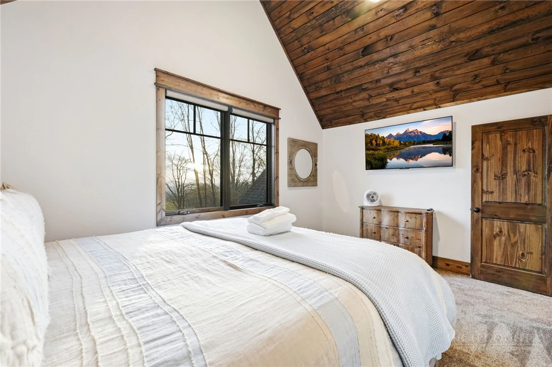 Image number 12 for the current listing