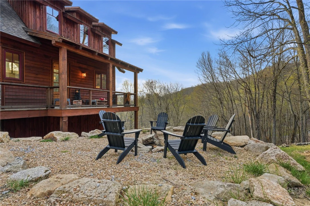 Image number 15 for the current listing