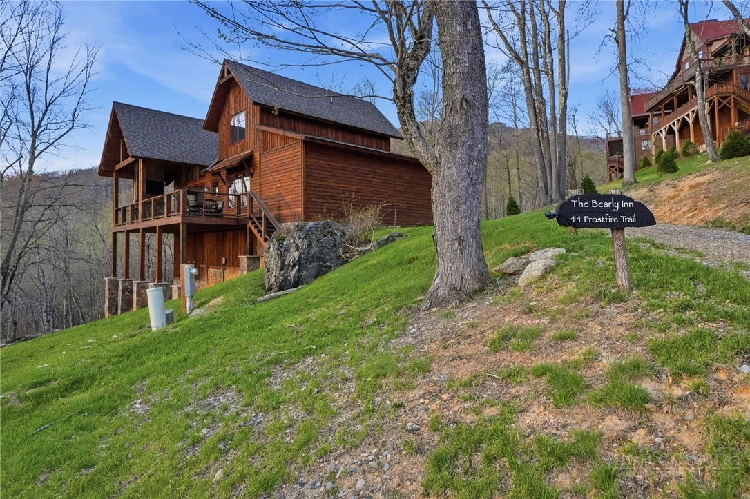 Image number 17 for the current listing