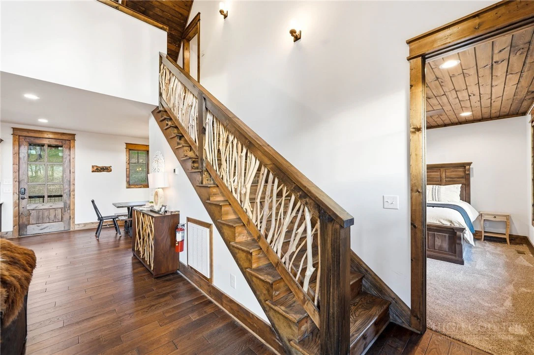 Image number 4 for the current listing