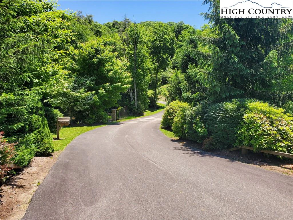 Image number 20 for the current listing