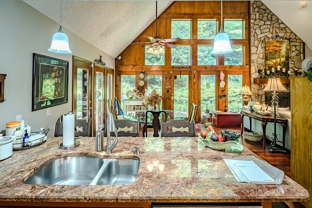 Image number 21 for the current listing