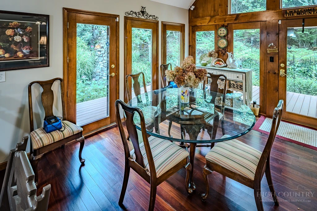 Image number 15 for the current listing